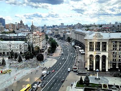 комерційна за адресою майдан Незалежності пл., 2