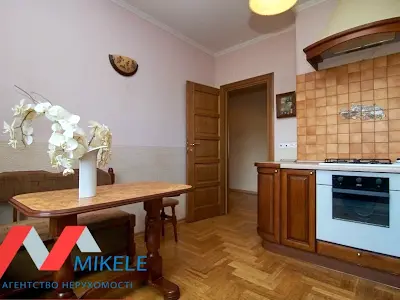 квартира за адресою Шовкуненка вул., 8/20