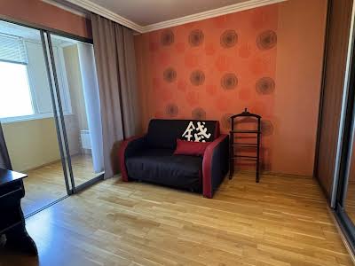квартира за адресою Салютна вул., 42/46