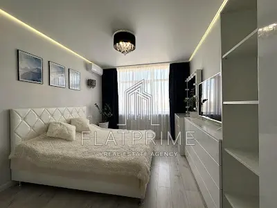квартира за адресою Сім'ї Кульженків вул. (Петра Дегтяренка), 31-А