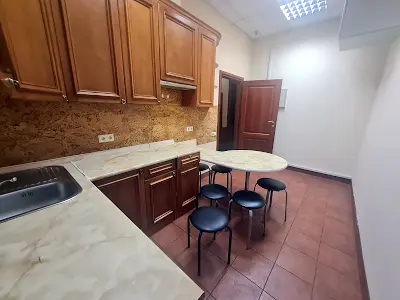 комерційна за адресою Новокостянтинівська вул., 13