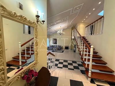 квартира за адресою Панаса Мирного вул., 8