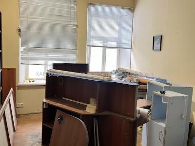 комерційна за адресою Потебні вул., 2