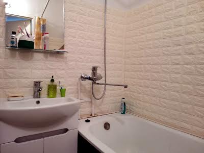 квартира за адресою Київ, Прирічна вул., 19
