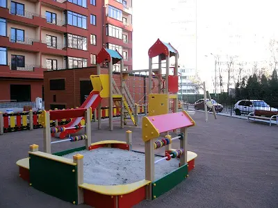 комерційна за адресою Академіка Єфремова вул. (Командарма Уборевича), 8а