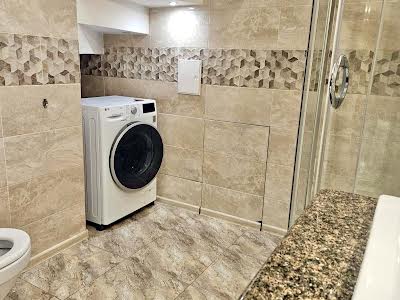 будинок за адресою Патріотів