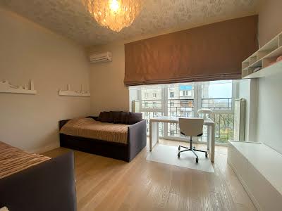 квартира за адресою Почайнинська вул., 70