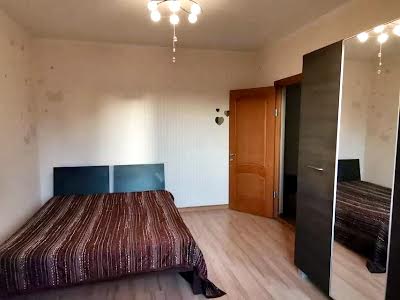 квартира за адресою Автозаводська вул., 61