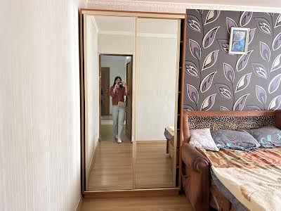 квартира за адресою Автозаводська вул., 5
