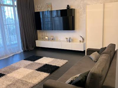 квартира за адресою Раїси Окіпної вул., 18