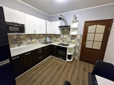 квартира за адресою Софії Русової вул., 3