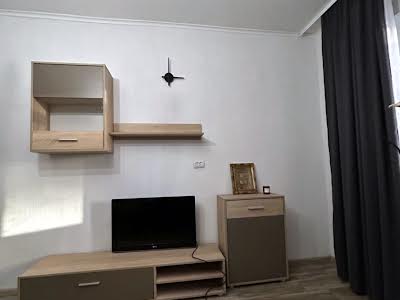 квартира за адресою Срібнокільська вул., 8