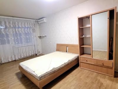 квартира за адресою Олексія Вадатурського вул. (Маршала Малиновського), 27
