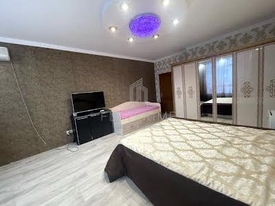 квартира за адресою Миколи Ушакова вул., 1-Б