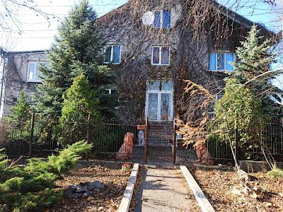 будинок за адресою Першотравнева, 11