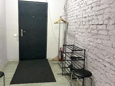 комерційна за адресою Анни Ахматової вул., 30
