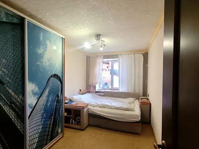 квартира за адресою Верховинна вул., 18