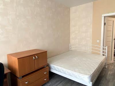 квартира по адресу Драгоманова ул., 2-А