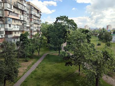 квартира за адресою Братиславська вул., 42