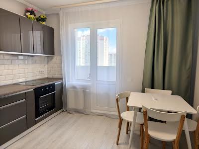 квартира за адресою Софії Русової вул., 7-А