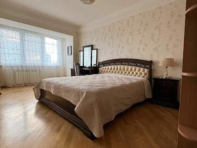 квартира за адресою Київ, Микільсько-Ботанічна вул., 6/8