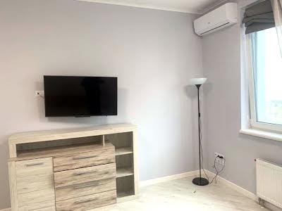 квартира за адресою Софії Русової вул., 5