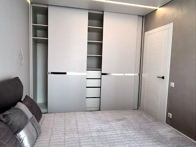 квартира за адресою Олександра Олеся вул., 10