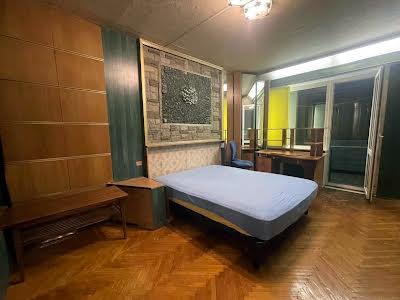 квартира по адресу Ревуцкого ул., 13