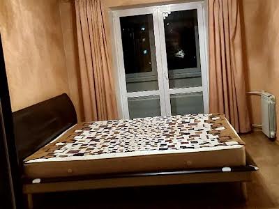 квартира за адресою Раїси Окіпної вул., 7