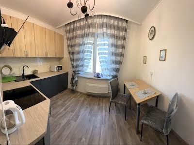 квартира за адресою Срібнокільська вул., 8