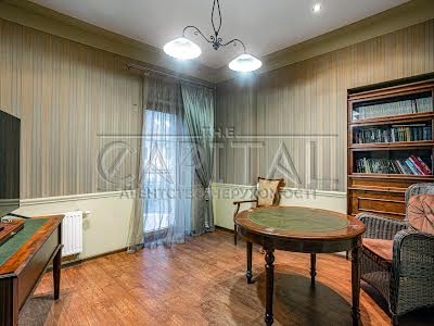 будинок за адресою с. Плюти, центральна, 8