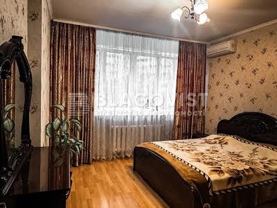 квартира за адресою Анни Ахматової вул., 13г