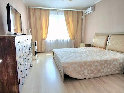 квартира за адресою Урлівська вул., 24