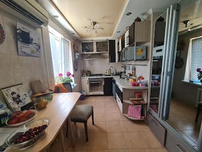 квартира за адресою Серпова вул., 1