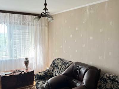 квартира за адресою Романа Шухевича просп. (Генерала Ватутіна), 2
