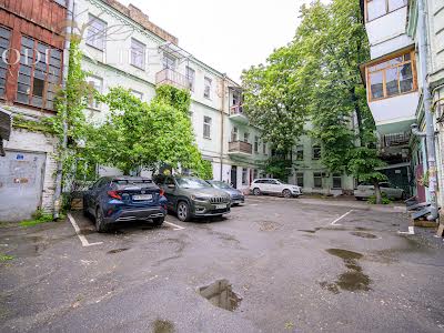 квартира за адресою Межигірська вул., 22
