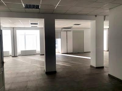 комерційна за адресою Празька вул., 31