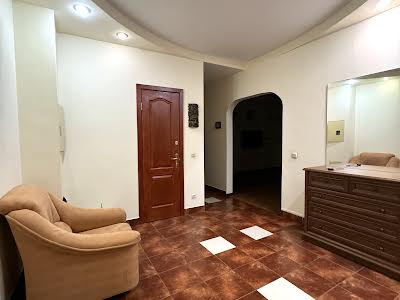 квартира за адресою Раїси Окіпної вул., 10-А