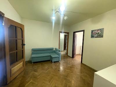 квартира за адресою Анни Ахматової вул., 4