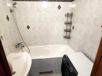 квартира за адресою Анни Ахматової вул., 23