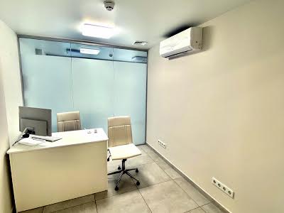 комерційна за адресою Родини Крістерів вул., 20