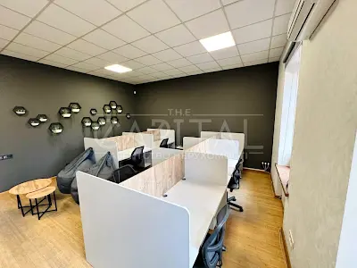 комерційна за адресою Павлівська вул., 10