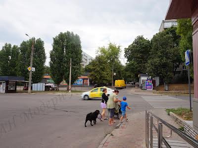 комерційна за адресою Тракторобудівників просп., 107