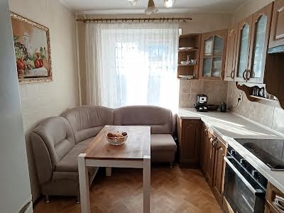 квартира за адресою вул. Небесної Сотні, 24