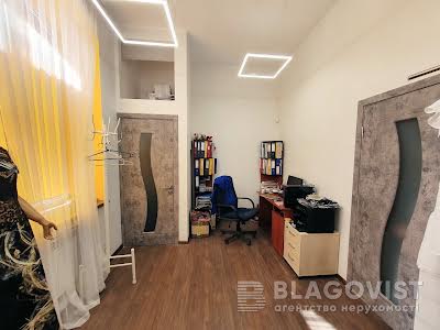 комерційна за адресою Симона Петлюри вул. (Комінтерну), 12а