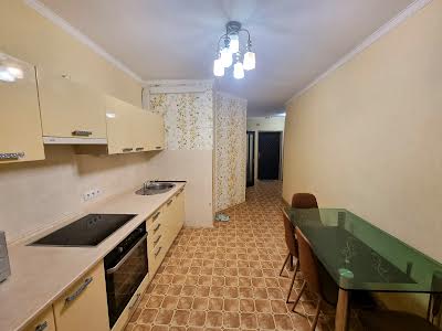 квартира за адресою Авіаконструктора Ігоря Сікорського вул. (Танкова), 1