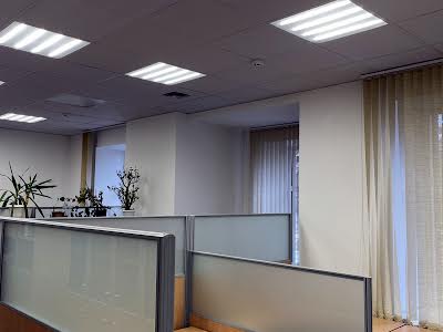 комерційна за адресою Петра Сагайдачного вул., 12