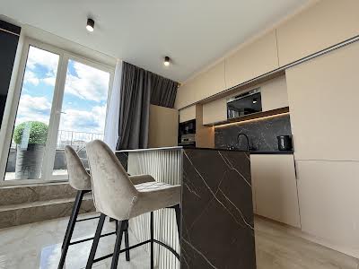 квартира за адресою Салютна вул., 2к18