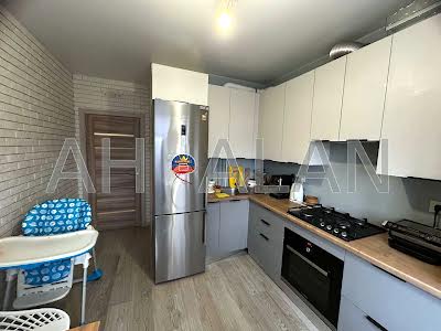 квартира за адресою Радистів вул., 30