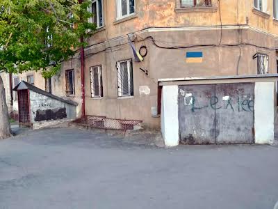 комерційна за адресою Олексіївська пл., 11